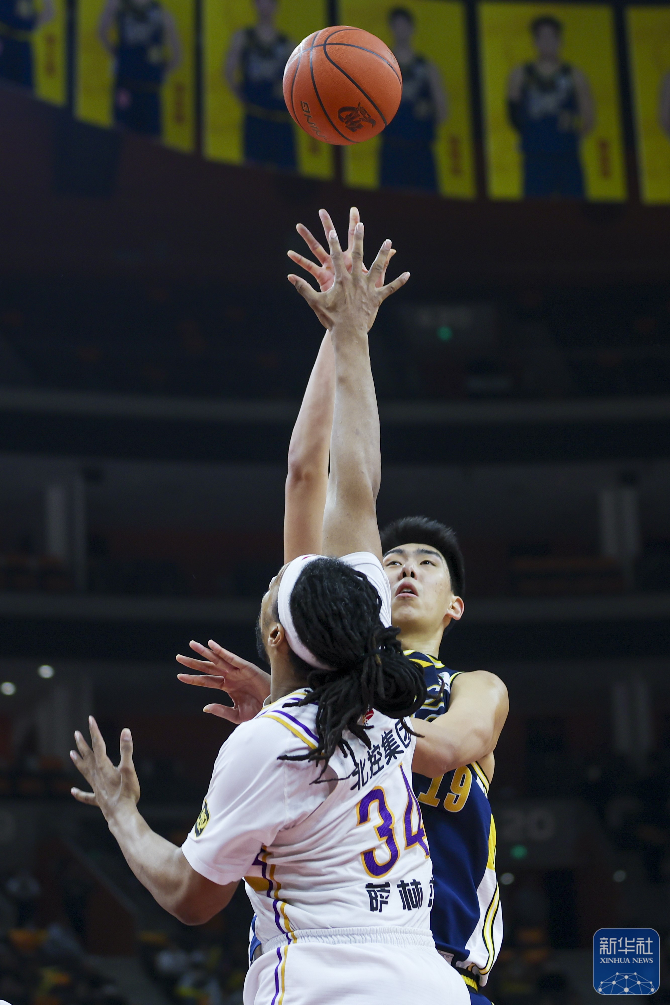 清晨CBA常规赛传出新动向，北京首钢手感冰凉，管理层表态：态度坚定，轮换策略成焦点