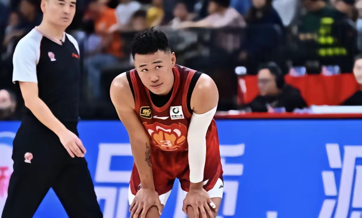 金年会体育官网-深圳男篮发布备战花絮，赛后刷新队史纪录，荷甲任务艰巨，医务组通报恢复